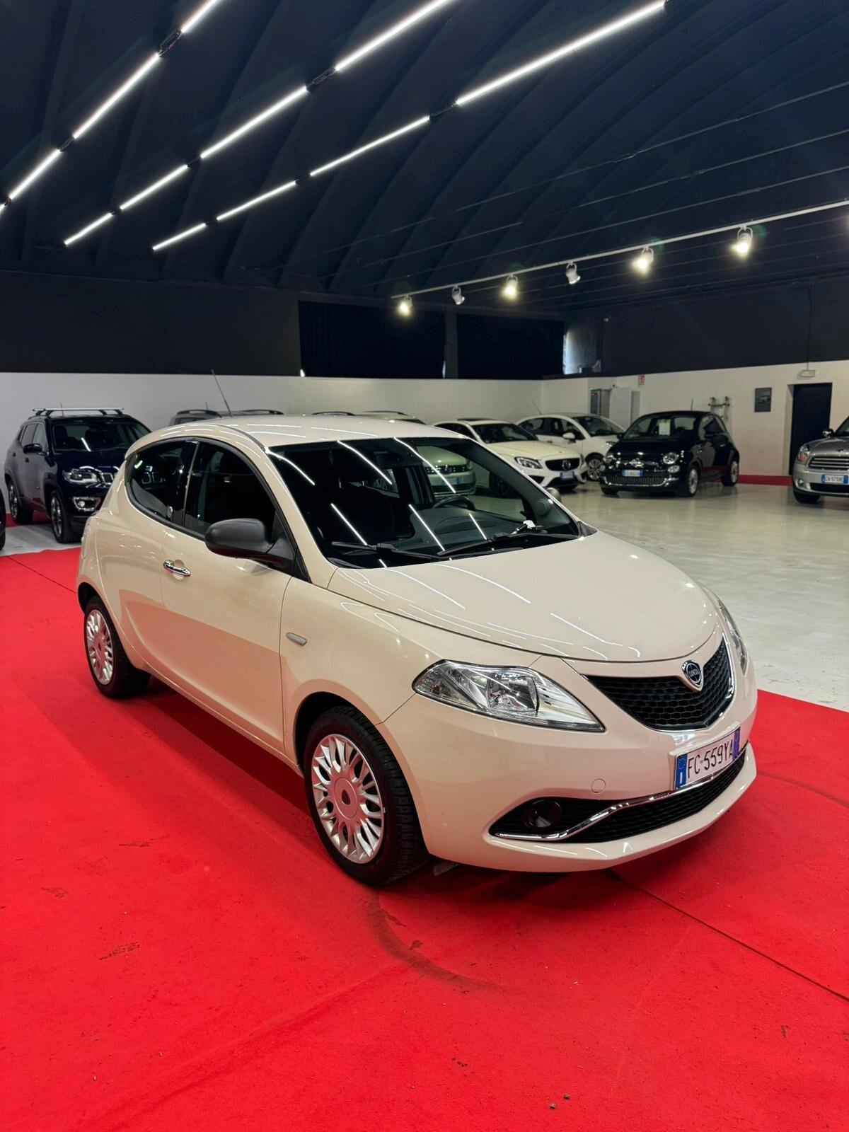 LANCIA YPSILON NEOPATENTATI