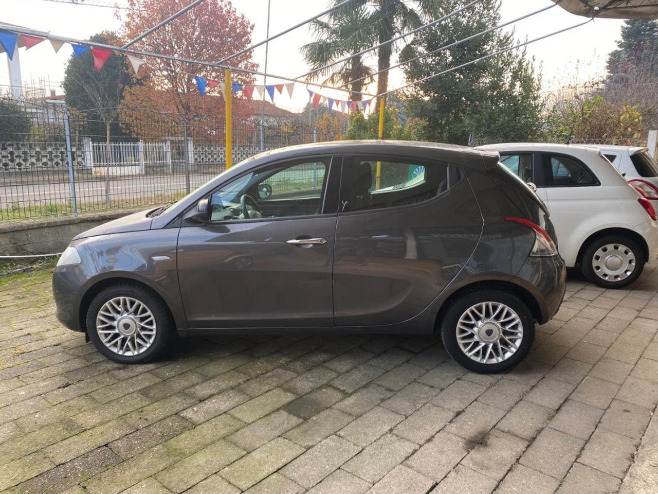 Lancia Ypsilon 1.2 69 CV 5 porte Gold