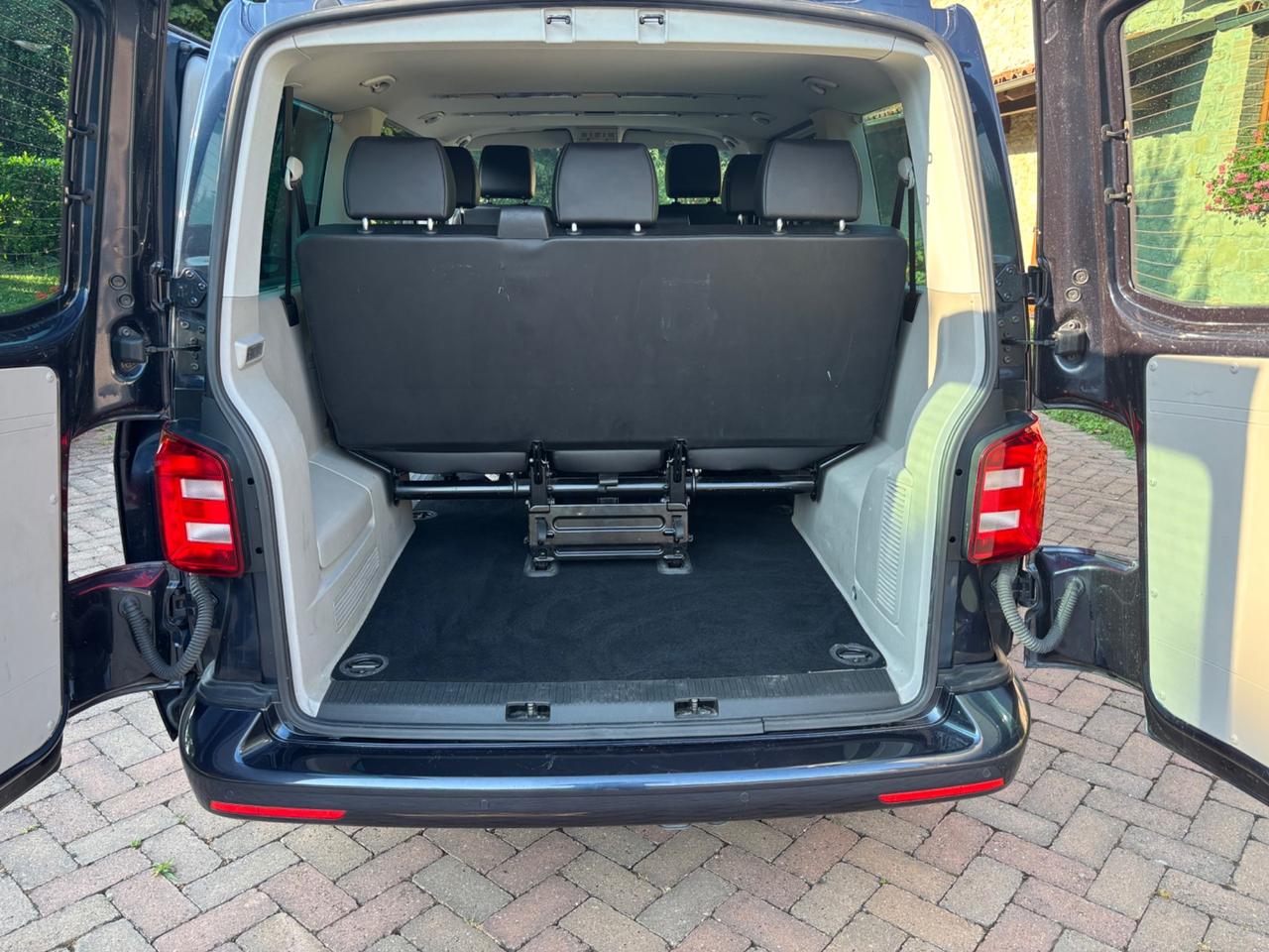 Volkswagen Caravelle 2.0 TDI 204CV DSG 4 Motion 8 Posti