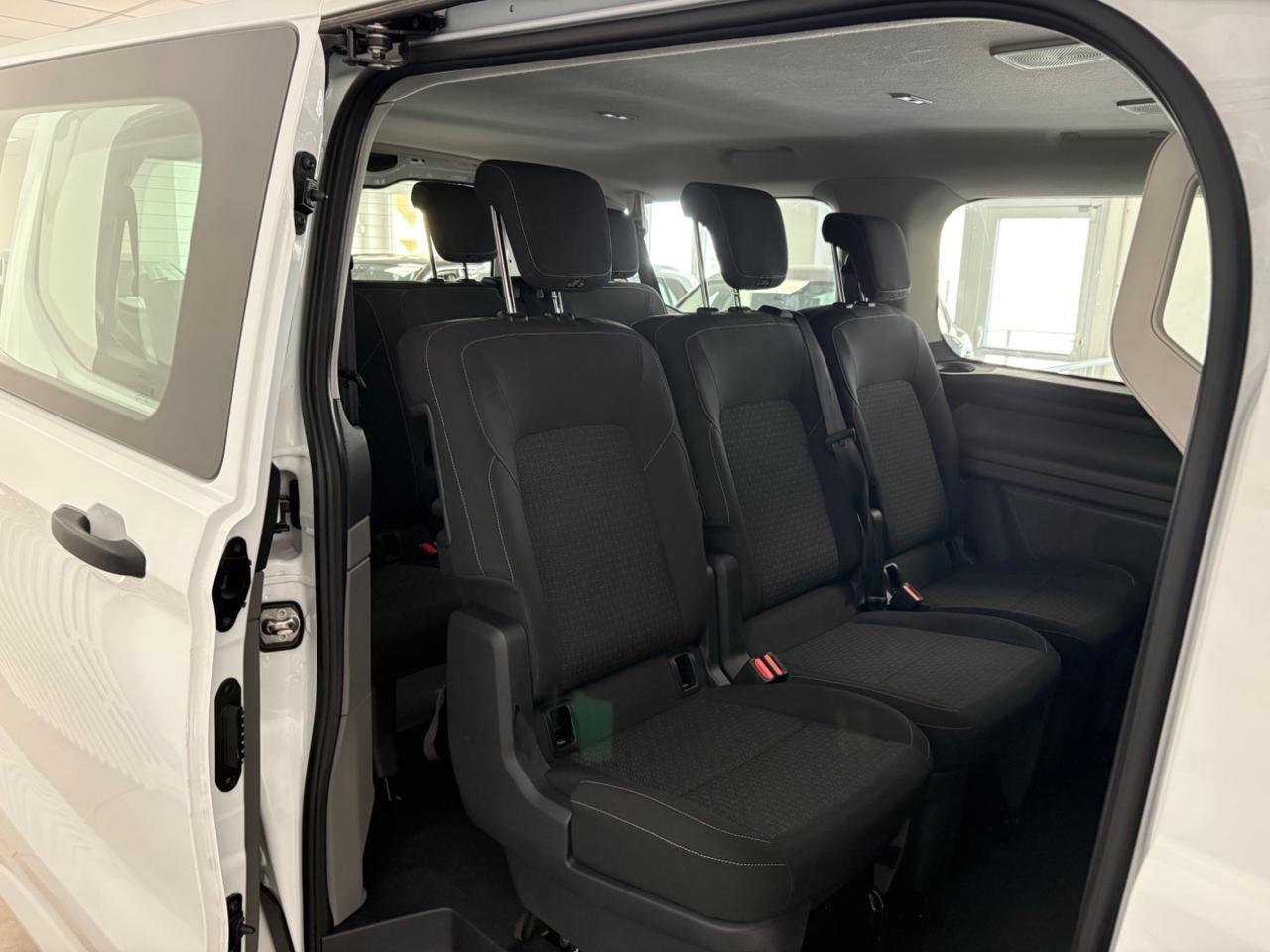 Ford Transit Custom 320 2.0 EcoBlue 136CVCombi 9 POSTI €24900+IVA