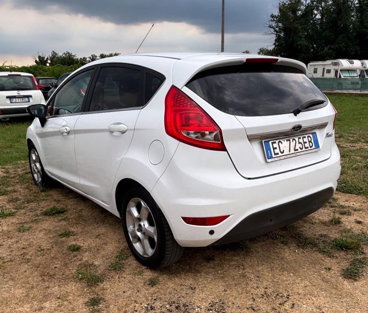 Ford Fiesta 1.4 5 porte Bz.- GPL Titanium