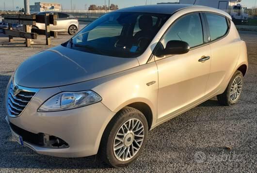 Lancia Ypsilon 0.9 TwinAir 85 CV 5 porte Metano Ec