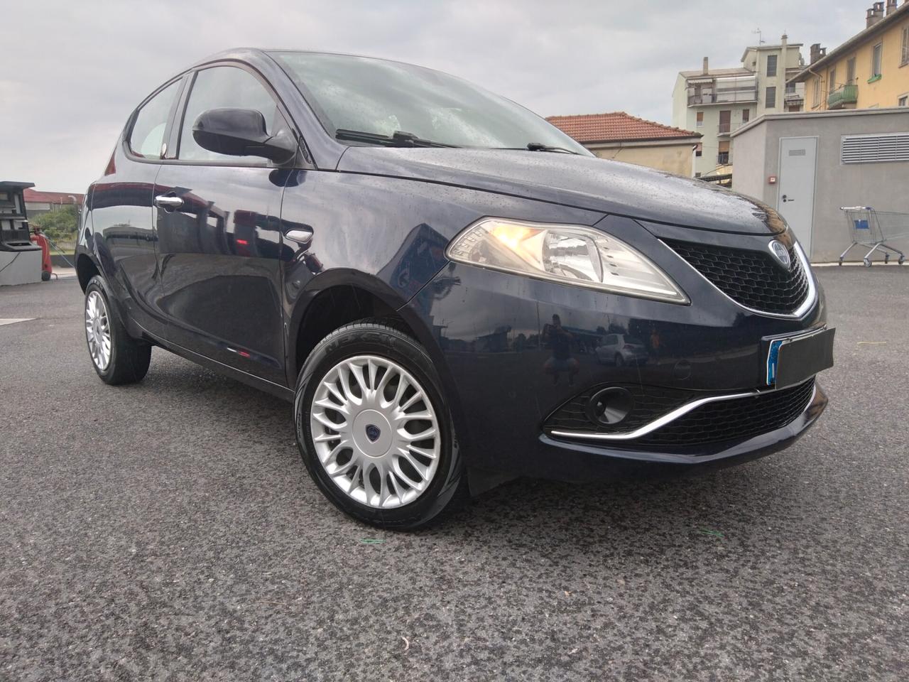 Lancia Ypsilon 0.9 TwinAir 85 CV 5 porte Metano Ecochic Platinum