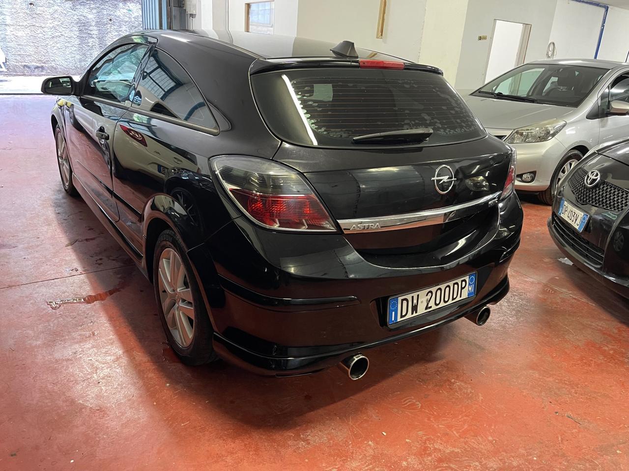 Opel Astra GTC 1.7 CDTI 125CV 3 porte Cosmo