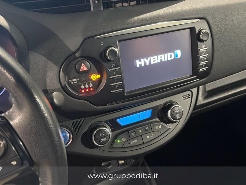 Toyota Yaris III 2017 5p Benzina 5p 1.5h Trend Grey Edition my18
