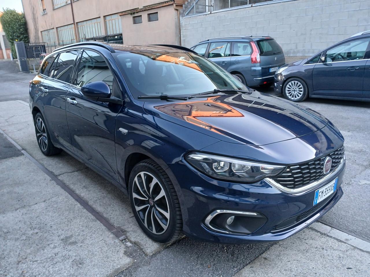 Fiat Tipo 1.6 Mjt S&S SW Lounge*EURO6B*NAVI*CERCHI