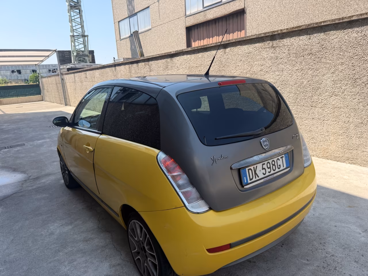 LANCIA YPSILON 1.3MTJ MOMO-DISING BICOLORE