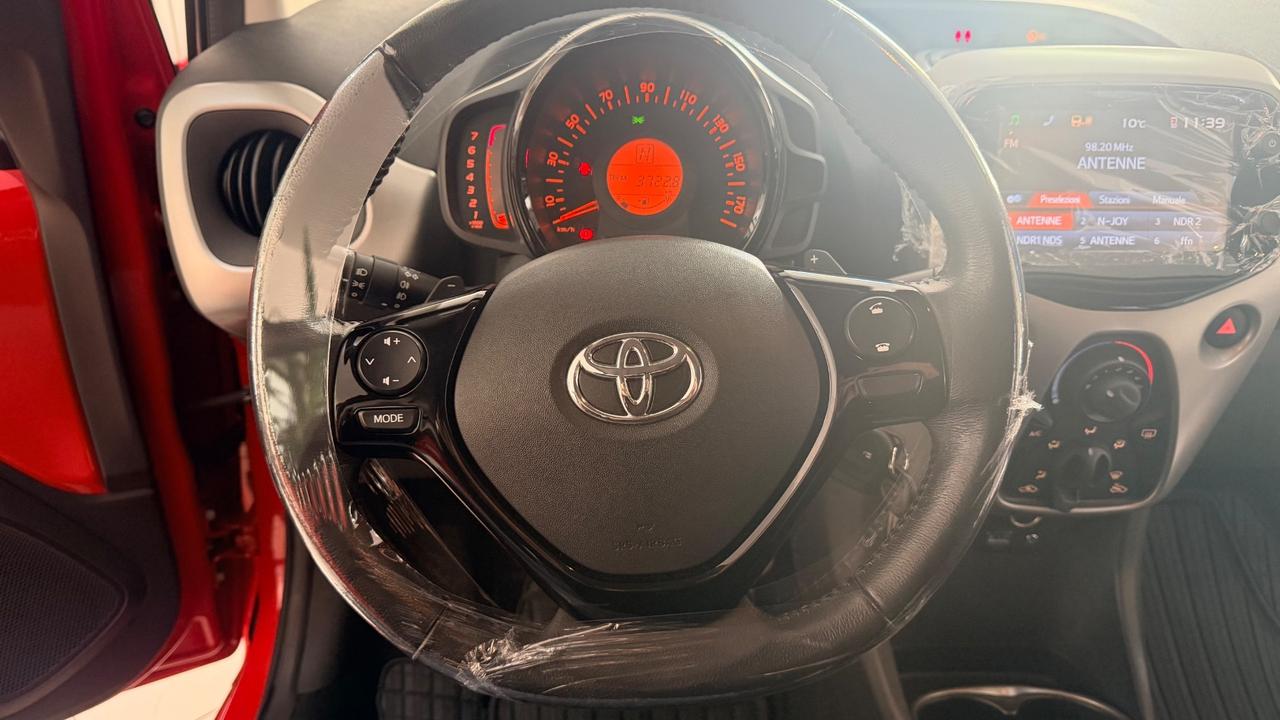 Toyota Aygo 1.0 VVT-i 69 CV 5 porte x-play automatica