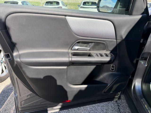 MERCEDES-BENZ GLB 180 d Automatic Business Extra