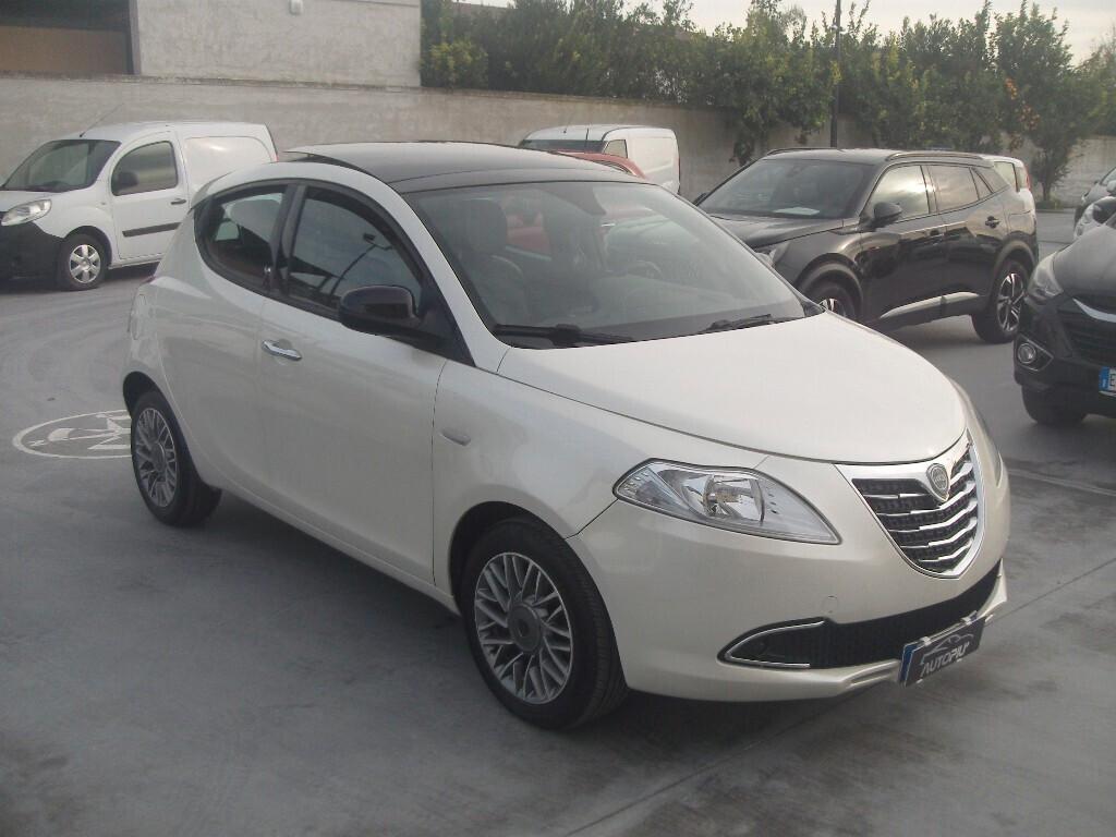 Lancia Ypsilon 1.2 69 CV Platinum + TETTO APRIBILE