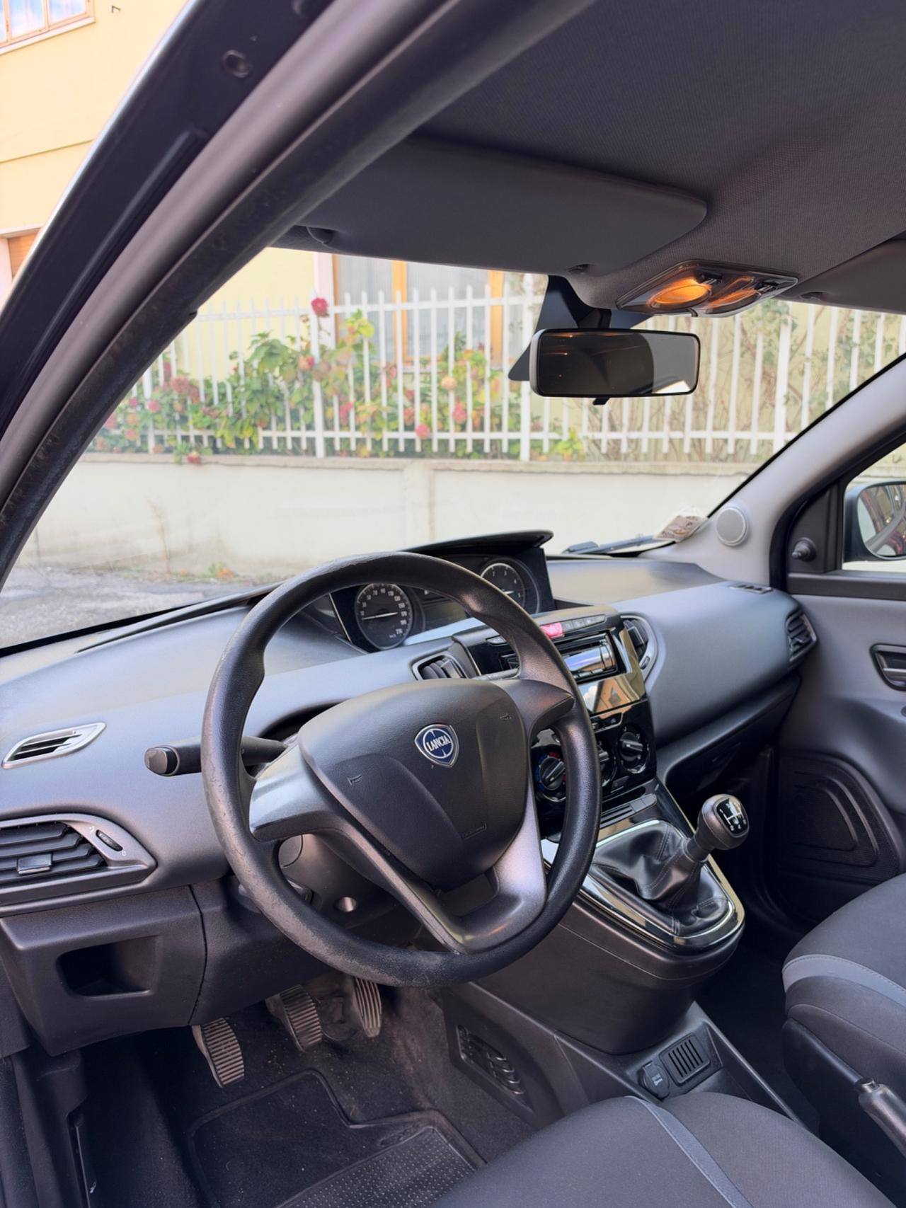 Lancia Ypsilon 1.3 MJT 16V 80 CV 5 porte S&S Silver