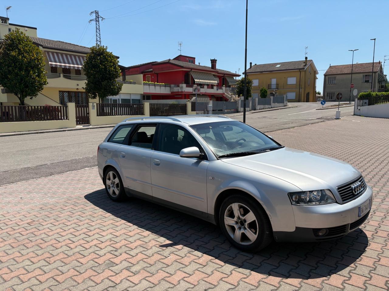 Audi A4 1.9 TDI/130 CV neo patentati gancio traino