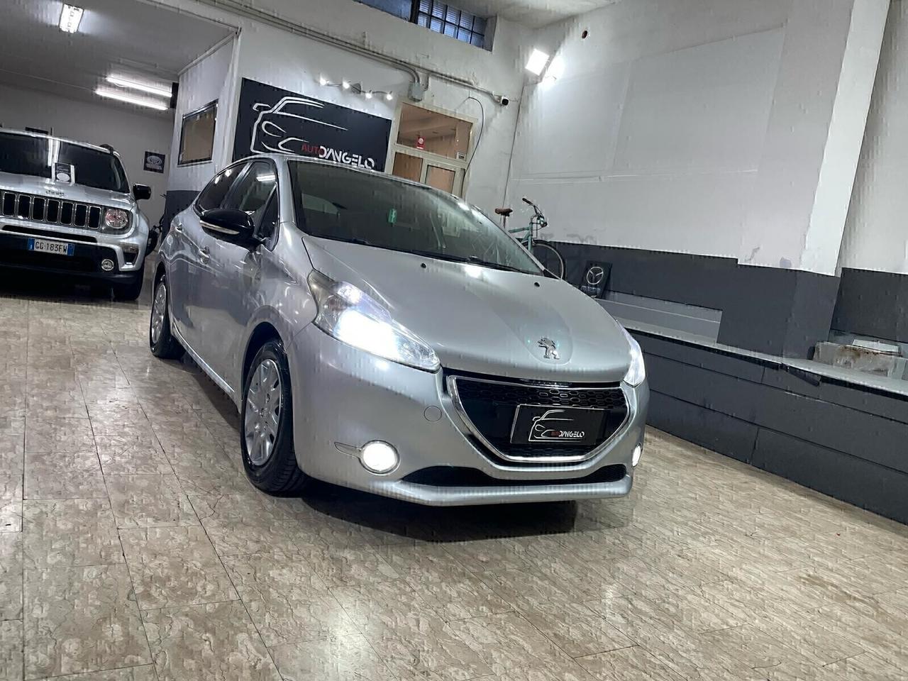 Peugeot 208 1.4 HDi 68 CV 5 porte Allure