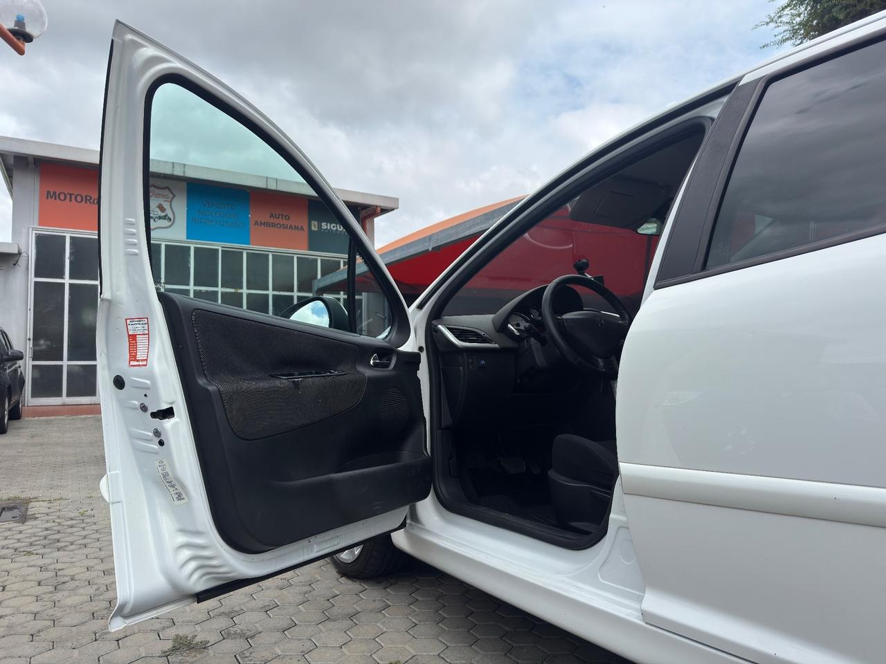 Peugeot 207 ADATTA A NEOPATENTATI 1.6 GPL
