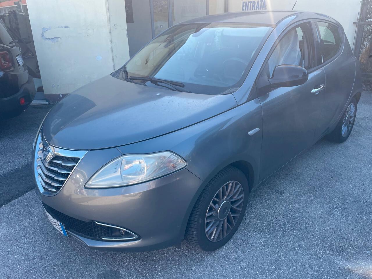Lancia Ypsilon 1.2 69 CV 5 porte Silver