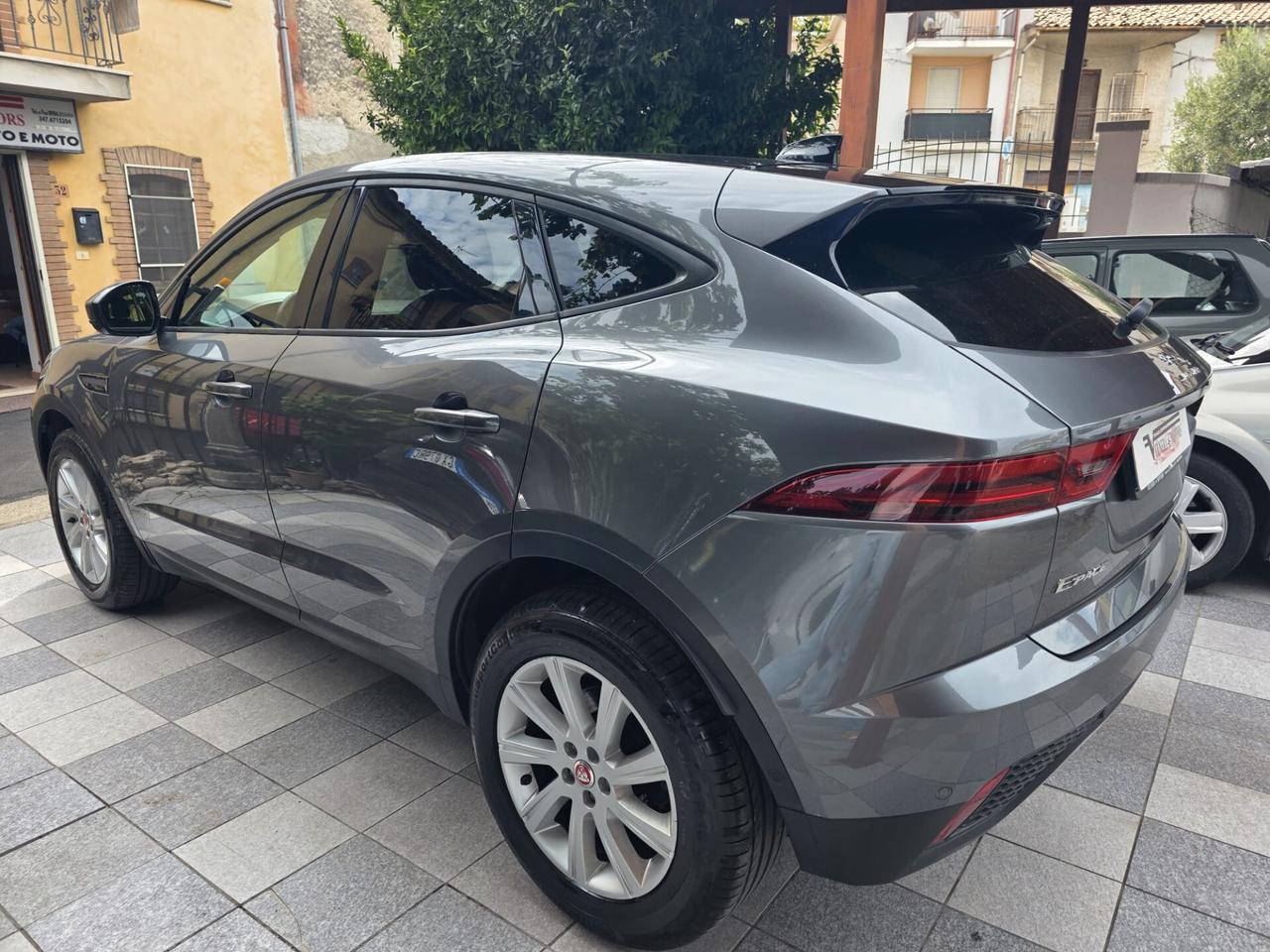 Jaguar E-Pace 2.0D 150 CV AWD aut. R-Dynamic HSE