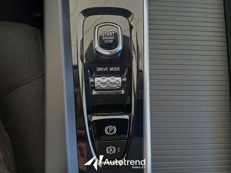 Volvo XC60 B4 197+14 CV AWD Automatica NAVI LED Momentum Pro