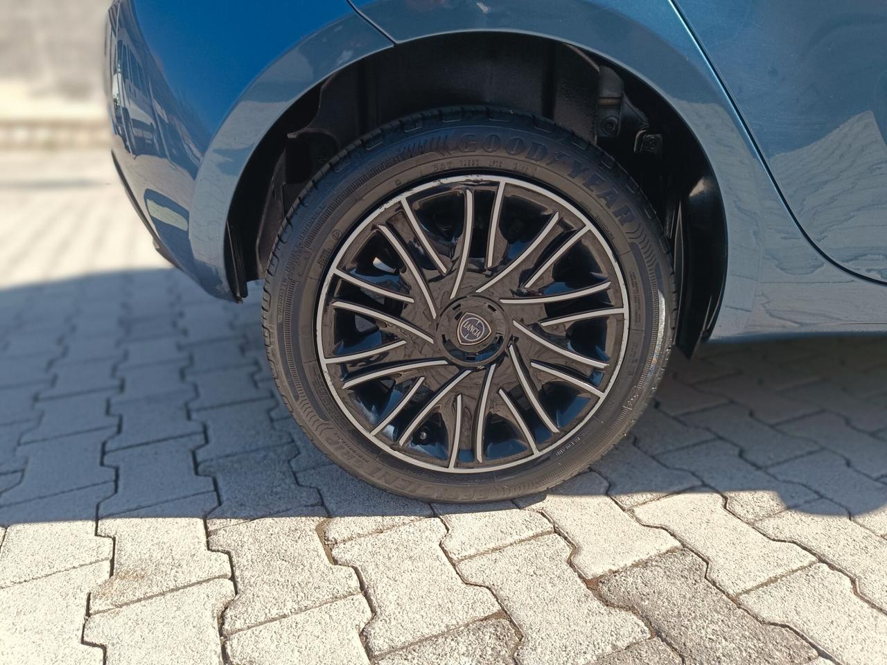 Lancia Ypsilon 1.0 FireFly 5 porte S&S Hybrid Gold