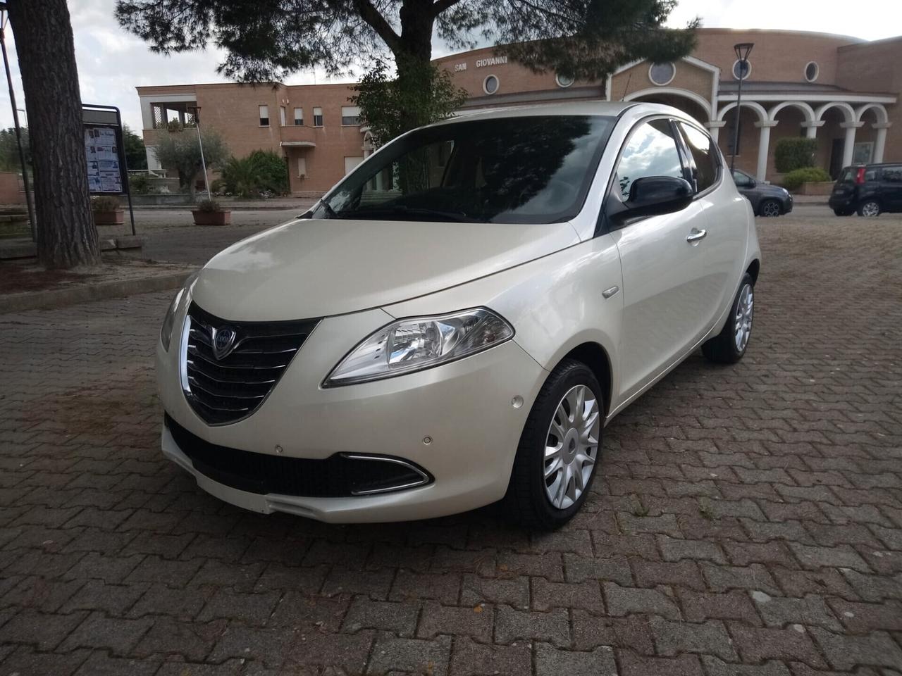 Lancia Ypsilon 1.2 69 CV 5 porte S&S Platinum
