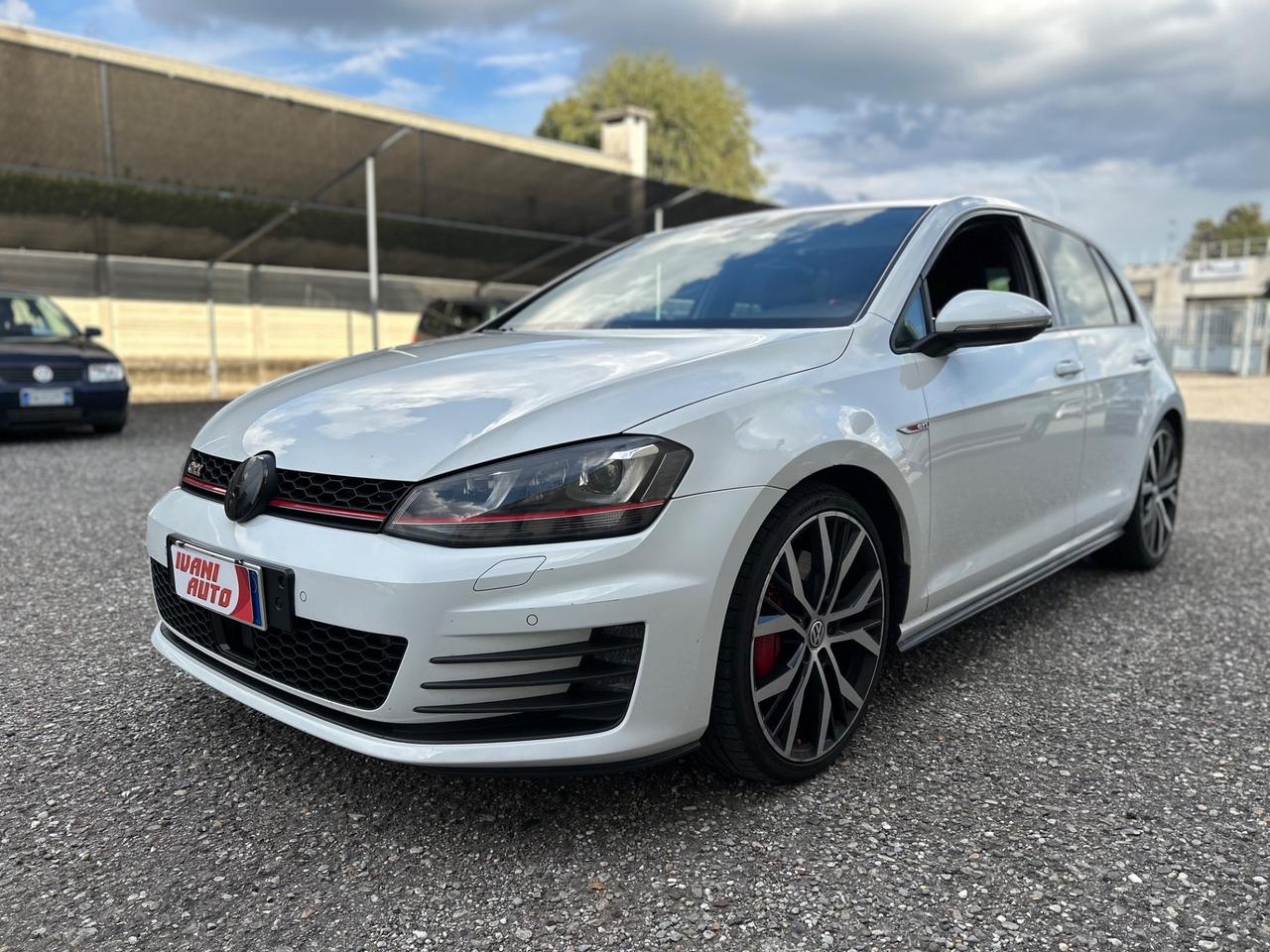 Volkswagen Golf GTI Performance 2.0 TSI DSG 5p. 300cv