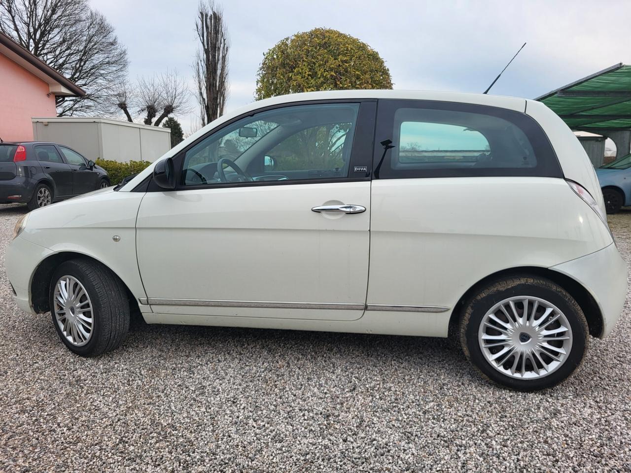 Lancia Ypsilon 1.3 MJT 75 CV Diva