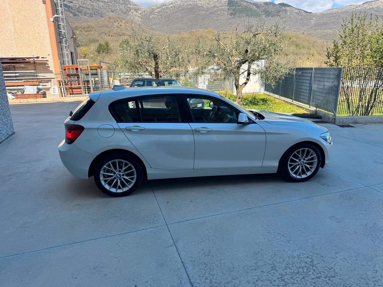 Bmw 118 118d 5p. Unique