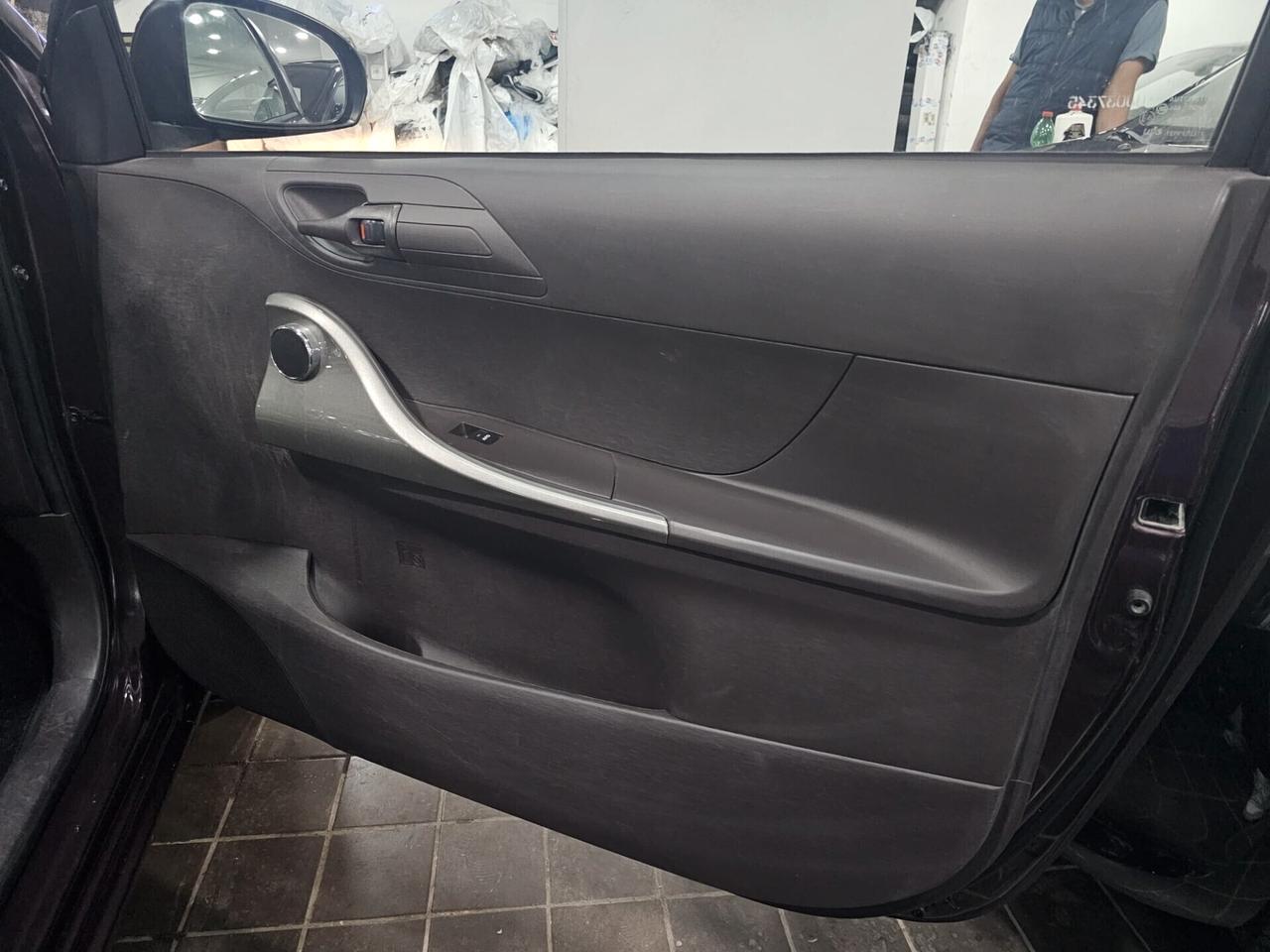 NUOVA TOYOTA iQ 1.0 VVT-i SOL 68CV BLACK LINE