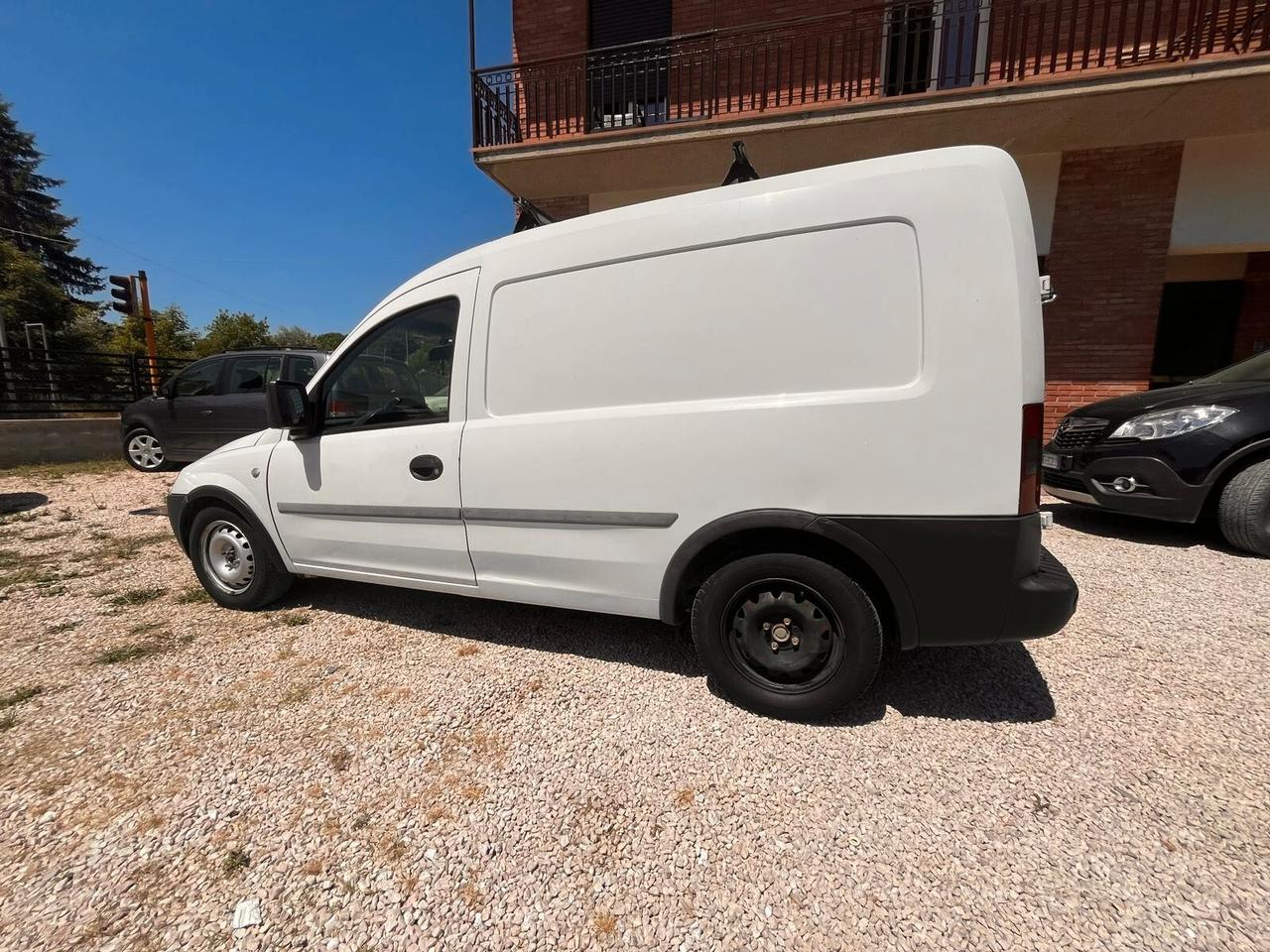 Opel Combo 1.7 DI 4p. Van Vetrato