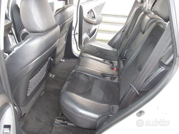 Toyota RAV 4 2.2 D-4D 4x4 DA VETRINA 2011