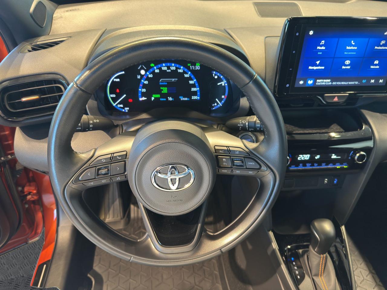 Toyota Yaris Cross 1.5h Orange Edition fwd 116cv