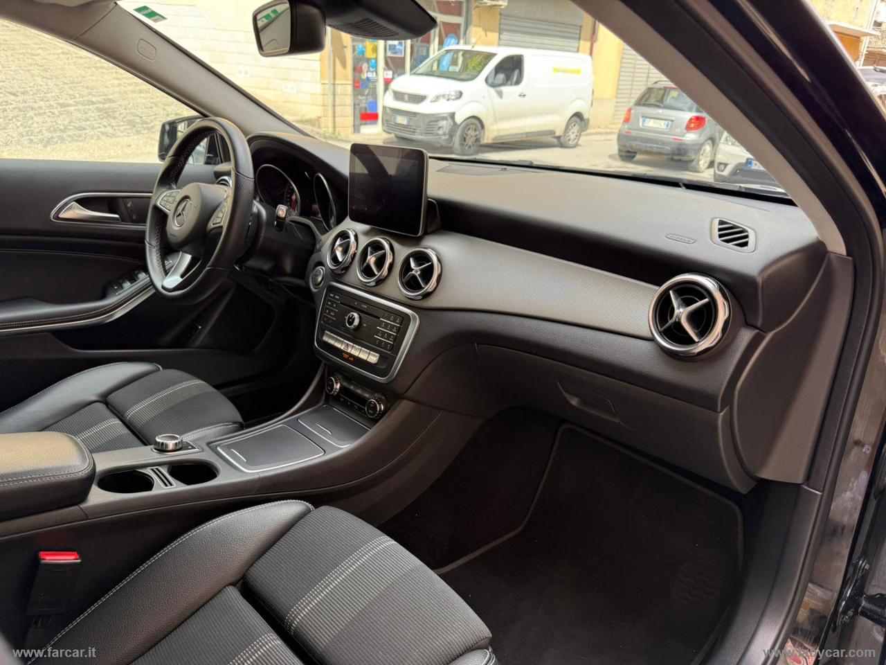 MERCEDES-BENZ GLA 200 d Automatic Sport CROSS