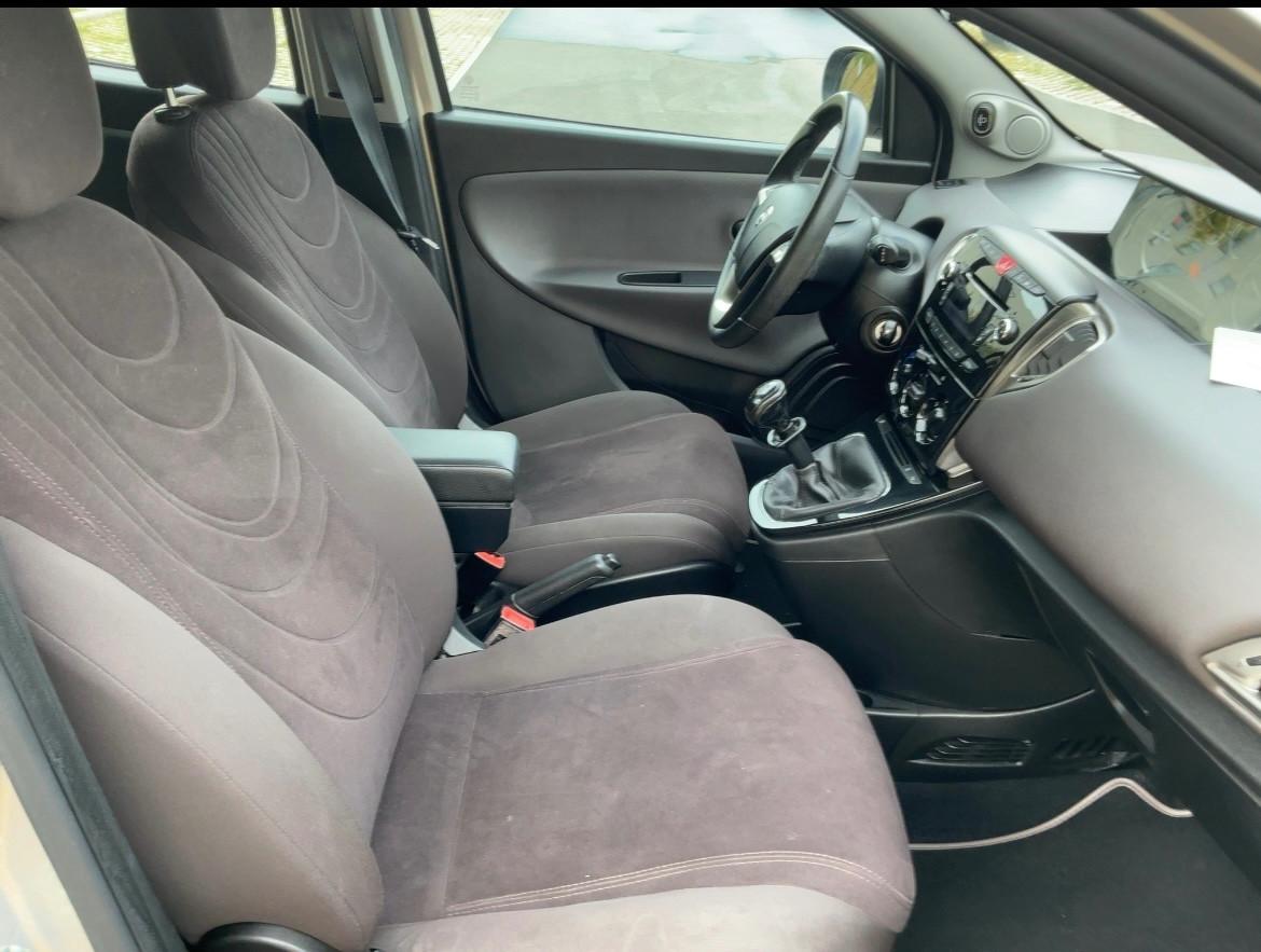Lancia Ypsilon 1.2 69 CV 5 porte Gold-full-