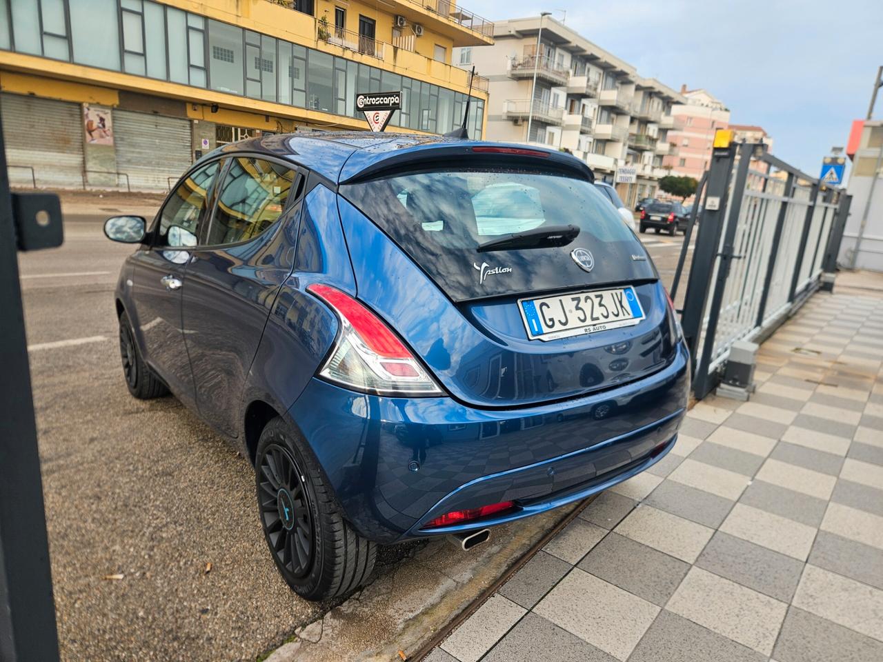 Lancia Ypsilon 1.0 FireFly 5 porte S&S Hybrid Ecochic Gold