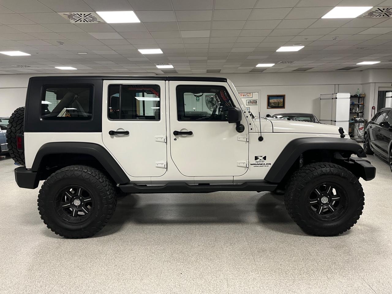 Jeep Wrangler Unlimited 3.8 V6 Sahara Auto 208cv