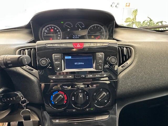 Lancia Ypsilon 1.0 FireFly 5 porte S&S Hybrid Ecochic Silver