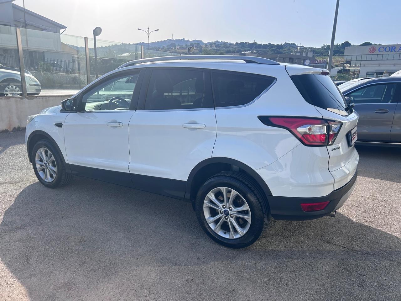Ford Kuga 1.5 TDCI 120 CV S&S 2WD Powershift Titanium