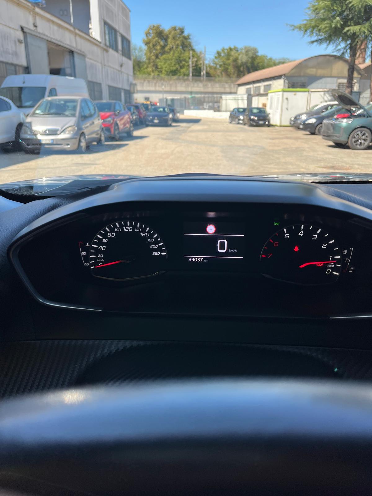 Peugeot 2008 PureTech 100 S&S Allure Pack