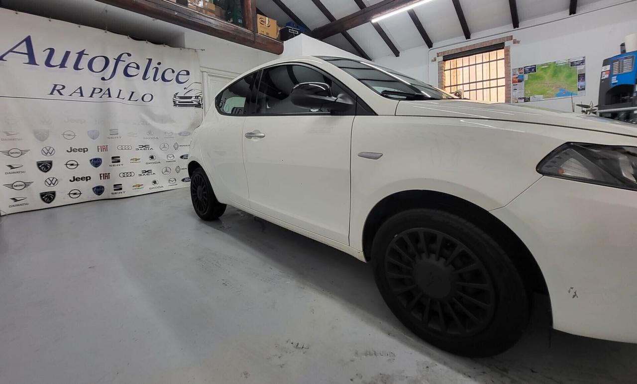 Lancia Ypsilon 1.0 FireFly 5 porte S&S Hybrid Ecochic A. Ferretti