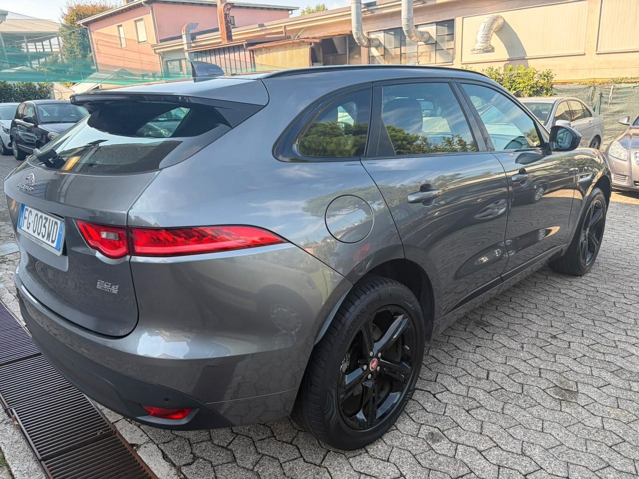 Jaguar F-Pace 2.0 D 180 CV AWD aut. R-Sport