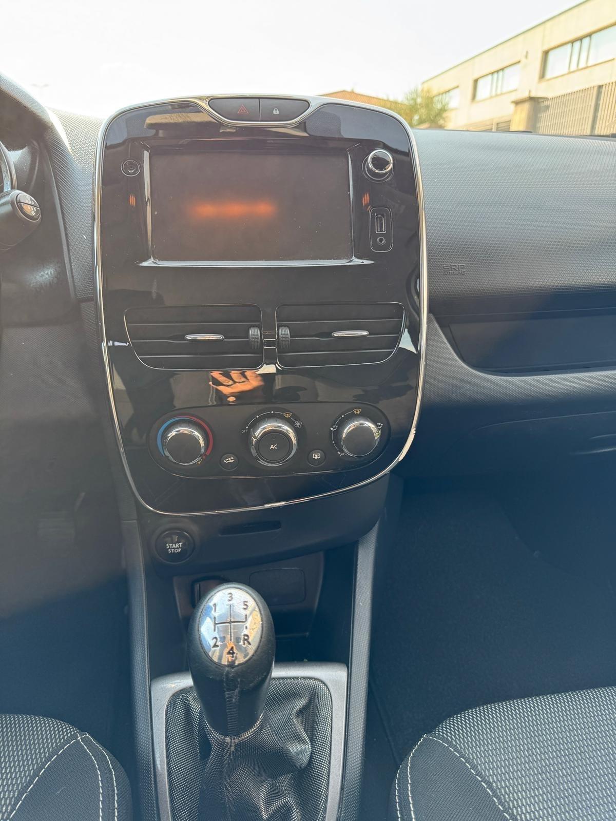 Renault Clio Sporter 1.5 dCi 8V 75CV Costume National