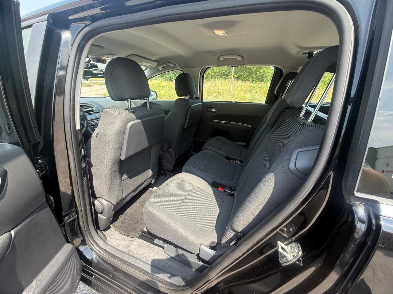 Peugeot 5008 1.6 HDi 115CV Business