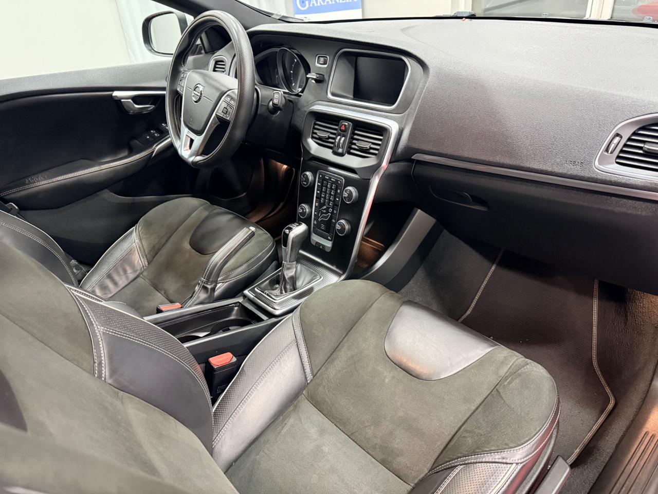 Volvo V40 D3 R-design