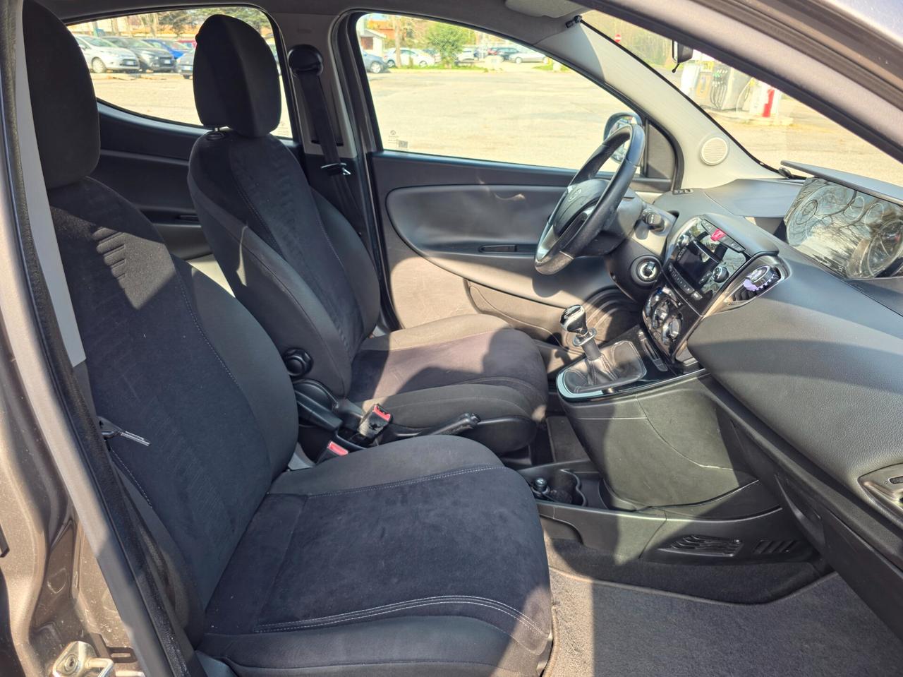 Lancia Ypsilon 1.2 69 CV 5 porte Elle 2015-E6 Manuale NEO