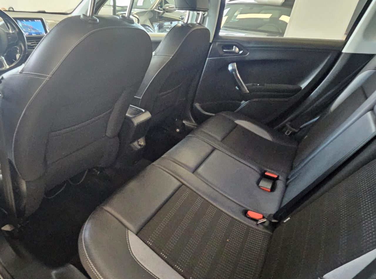 Peugeot 2008 BlueHDi 120 S&S Crossway