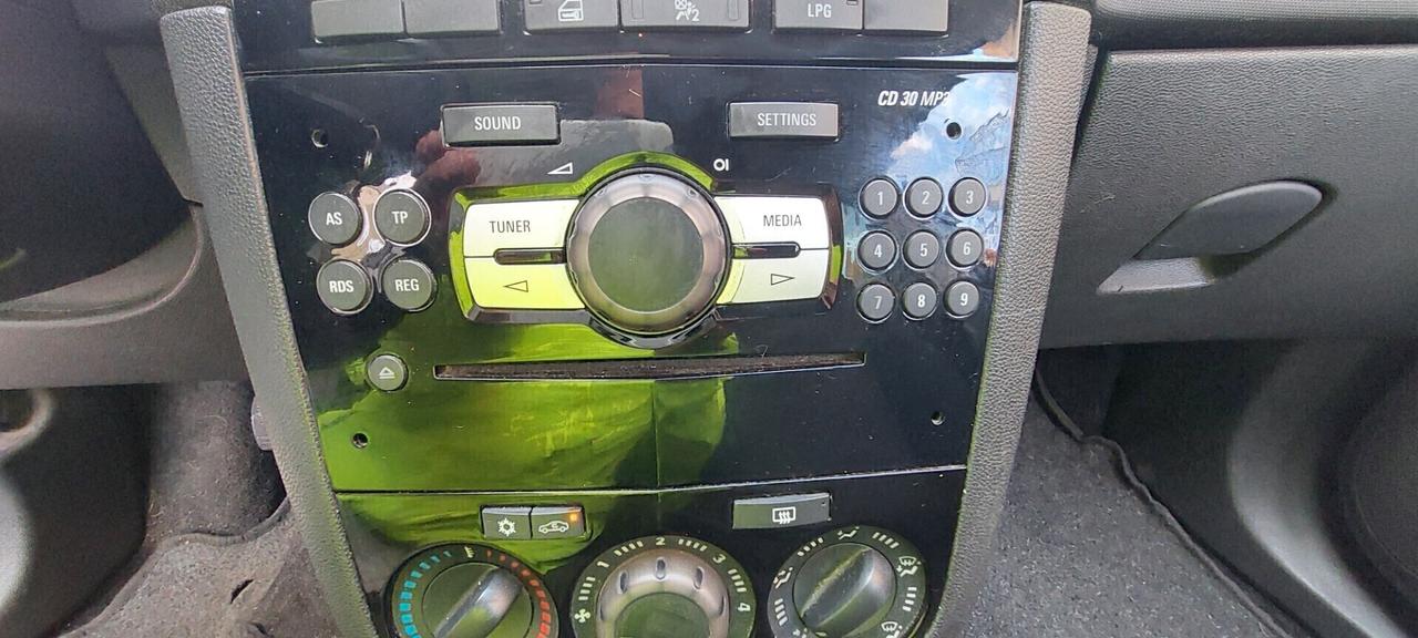 CORSA 1,2 GPL DI SERIE CASA MADRE SCADENZA 2033 LEGA BI.COLOR X NEOPATENTATI IMPECCABILE