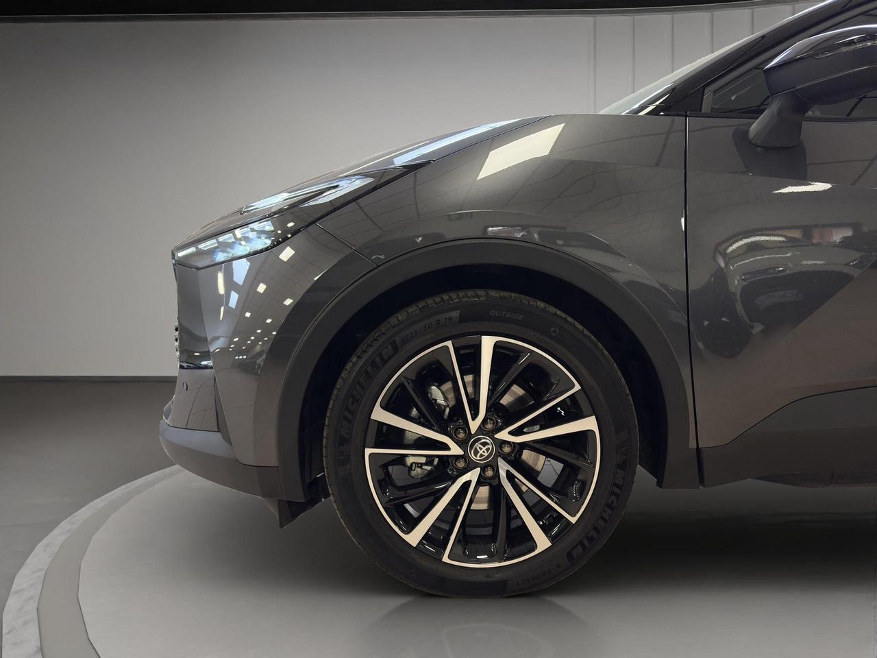 Toyota C-HR 2.0 phev Lounge fwd e-cvt