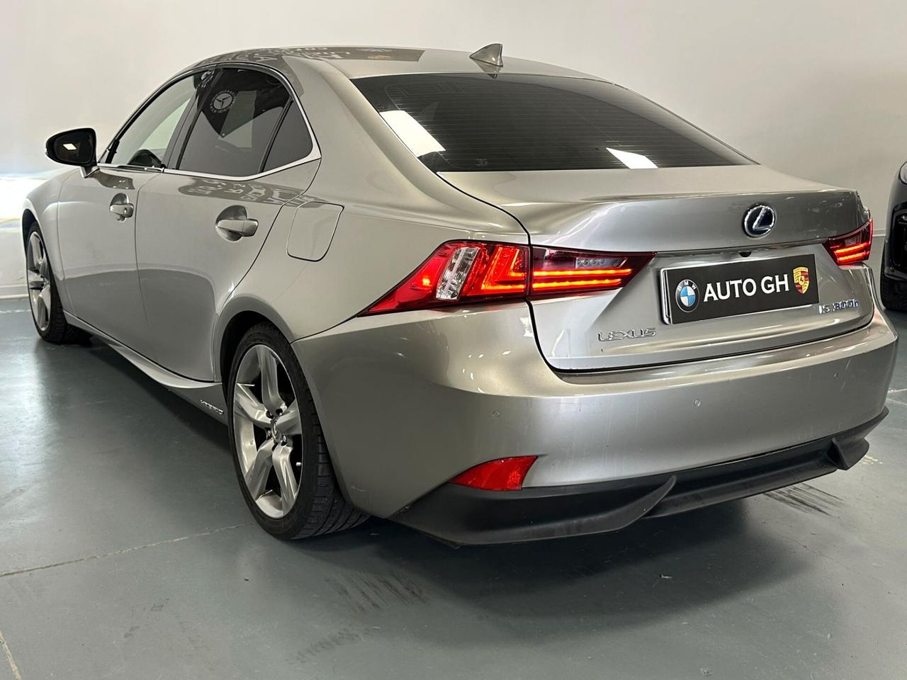 Lexus IS Hybrid FSport