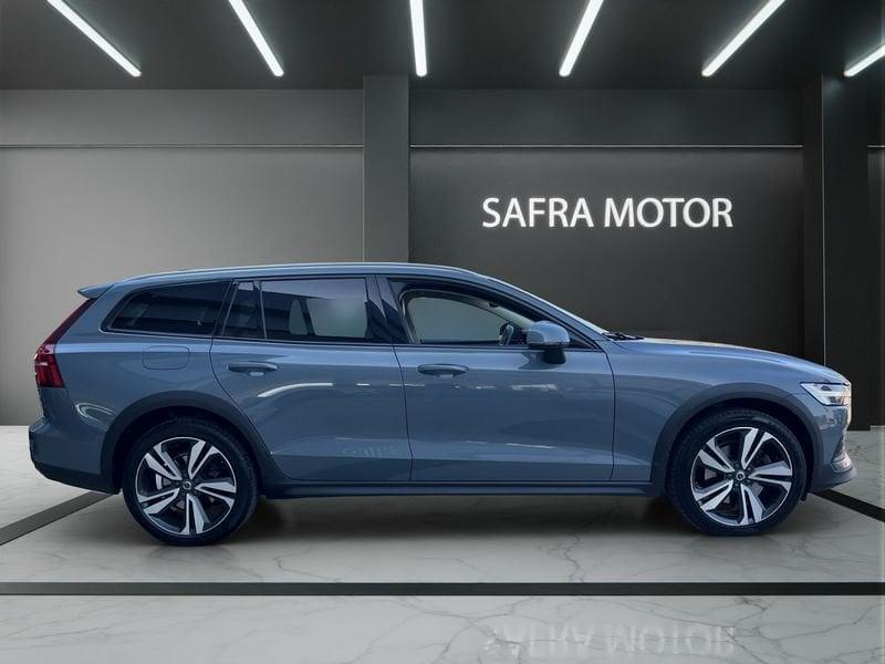 Volvo V60 Cross Country B4 D AWD autom. PLUS