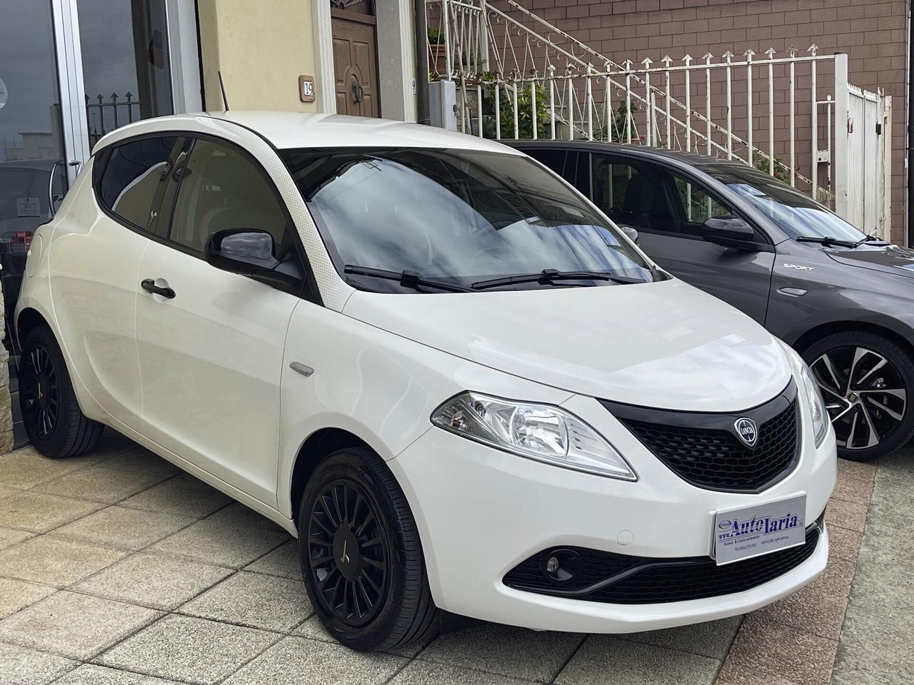 Lancia Ypsilon 1.2 69 CV Gold Plus Black and Noir - 70 Aziendale
