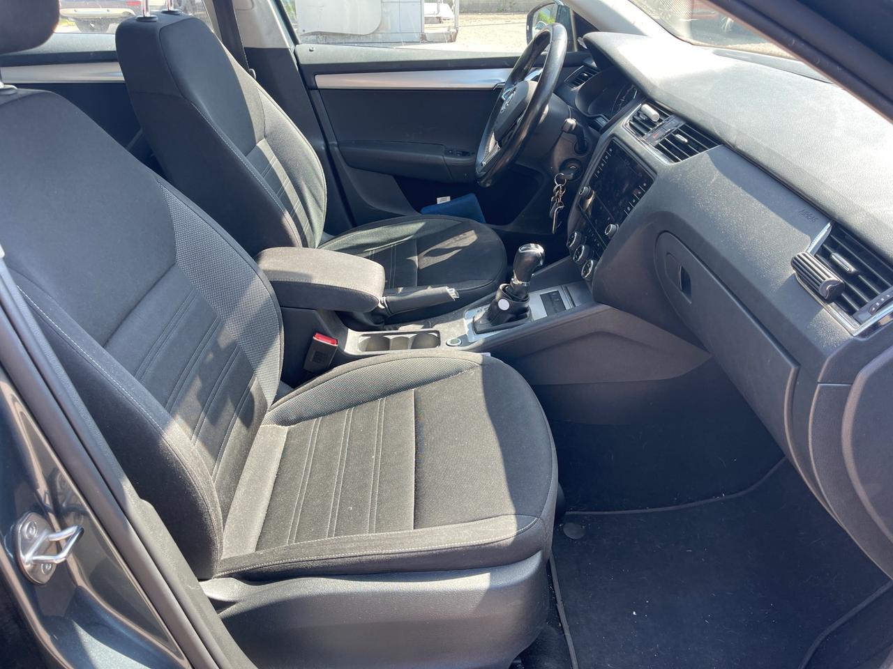 SKODA OCTAVIA-2017-2.0TDI-150CV-DSG-AUTOMATICO